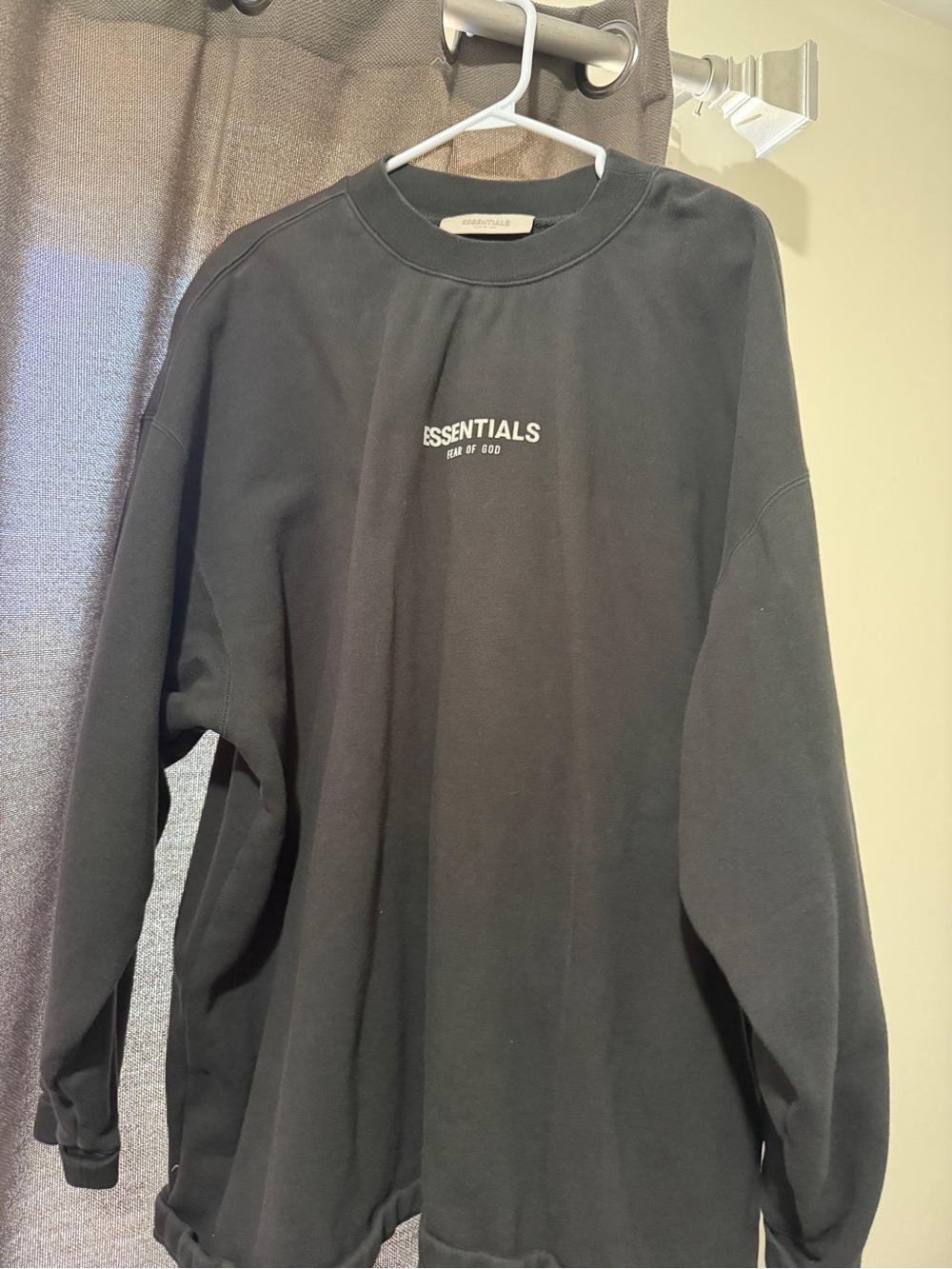 ESSENTIALS Black Relaxed Crewneck Size XL